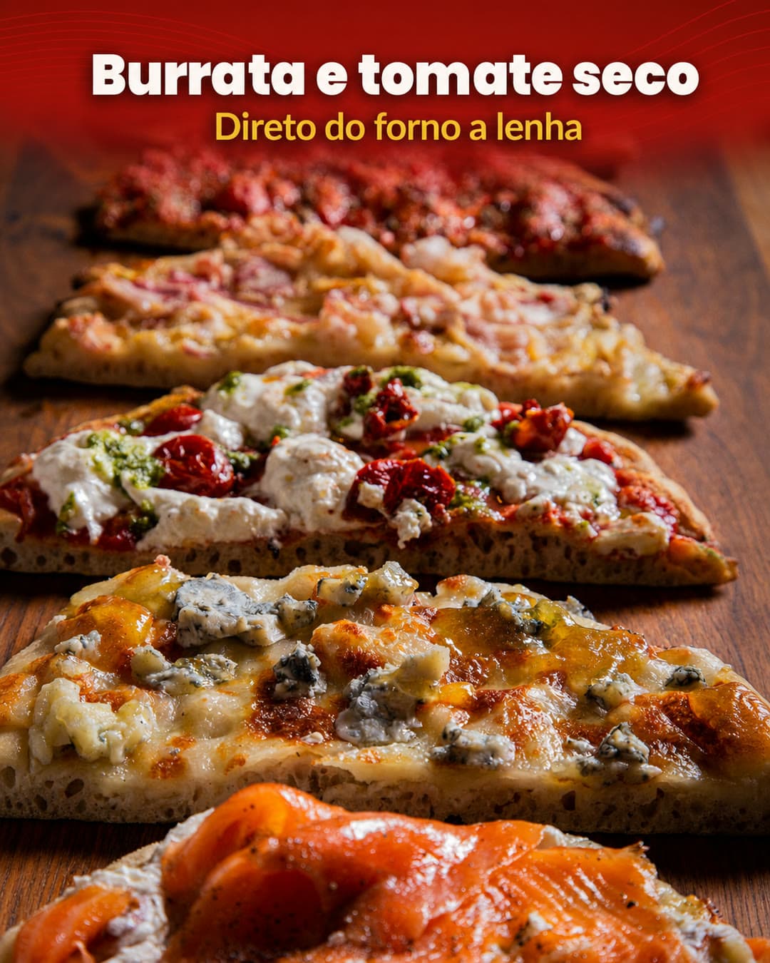 Arte do post Burrata e tomate seco, da Pizzaria Bella Massa: fatias de pizza com burrata e tomate seco saindo do forno a lenha